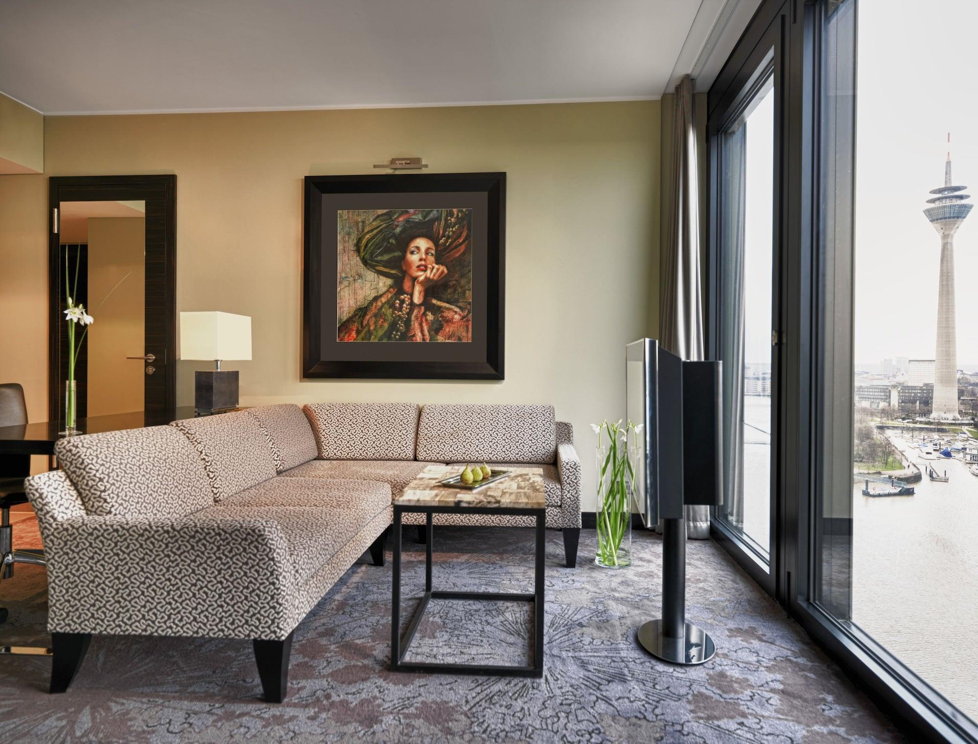 Hyatt Regency Dusseldorf Hotel Екстериор снимка A suite at the InterContinental Berlin