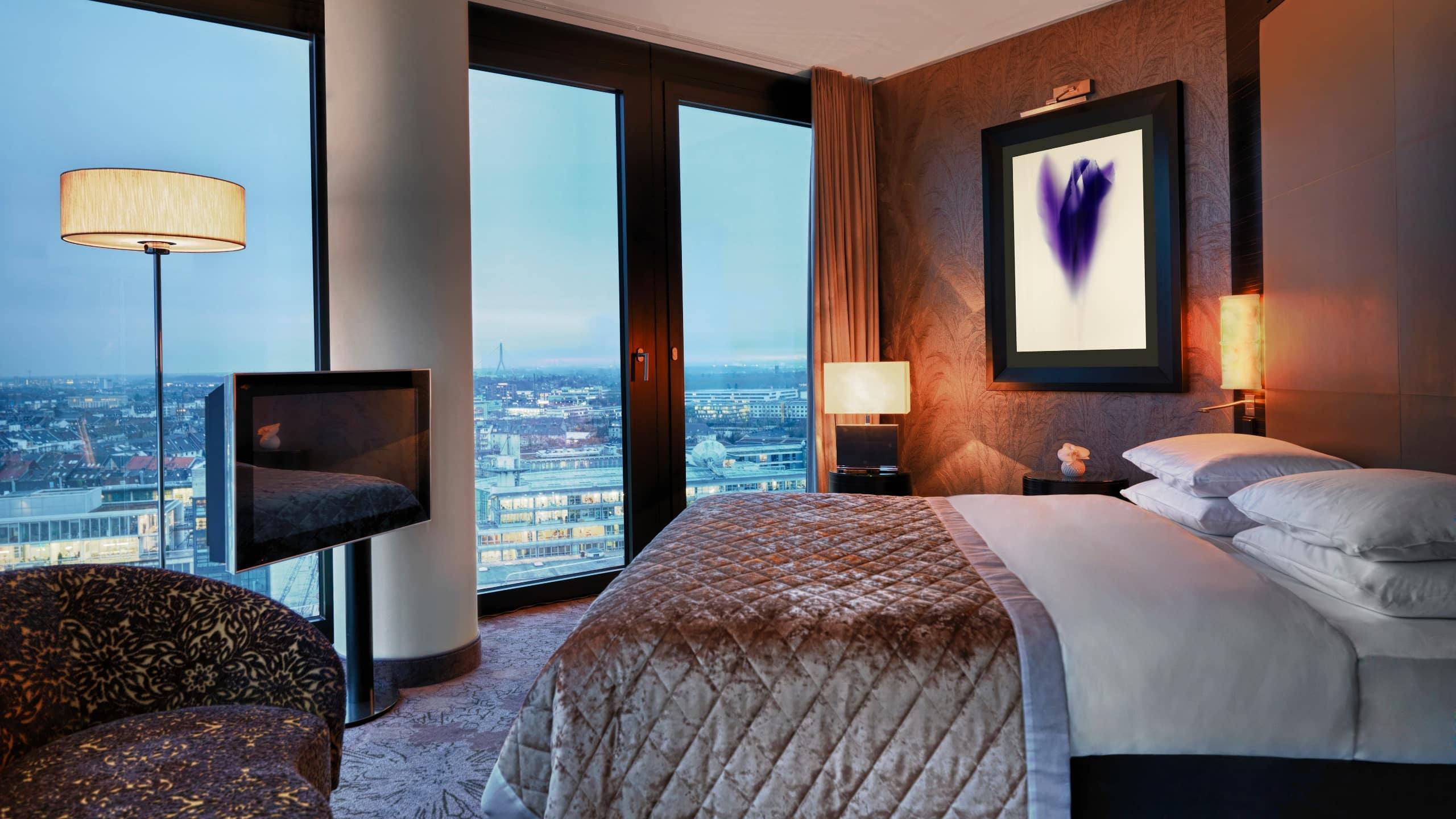 Hyatt Regency Dusseldorf Hotel Екстериор снимка A bedroom at the Mandarin Oriental, Munich