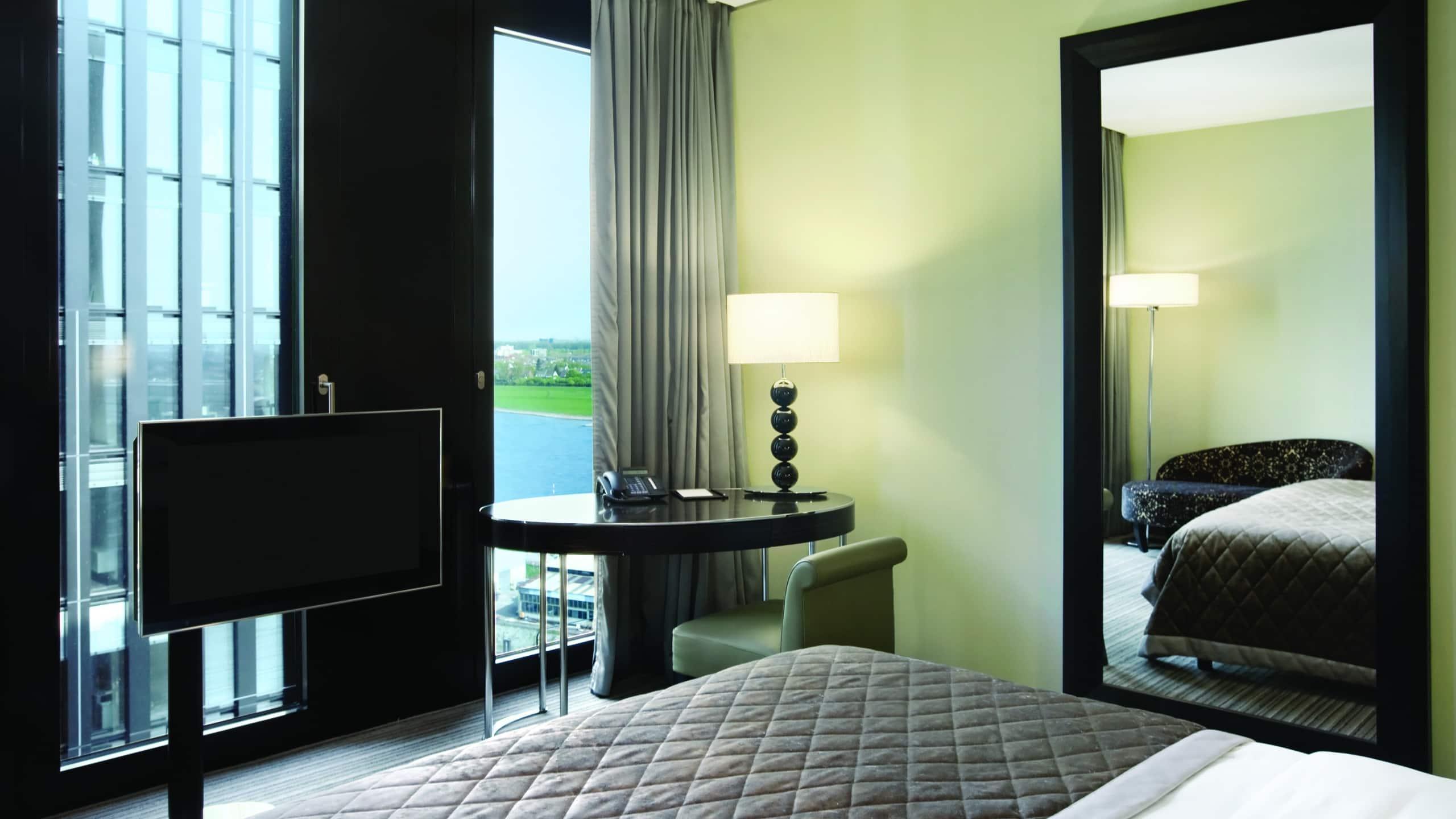 Hyatt Regency Dusseldorf Hotel Екстериор снимка A room at the hotel