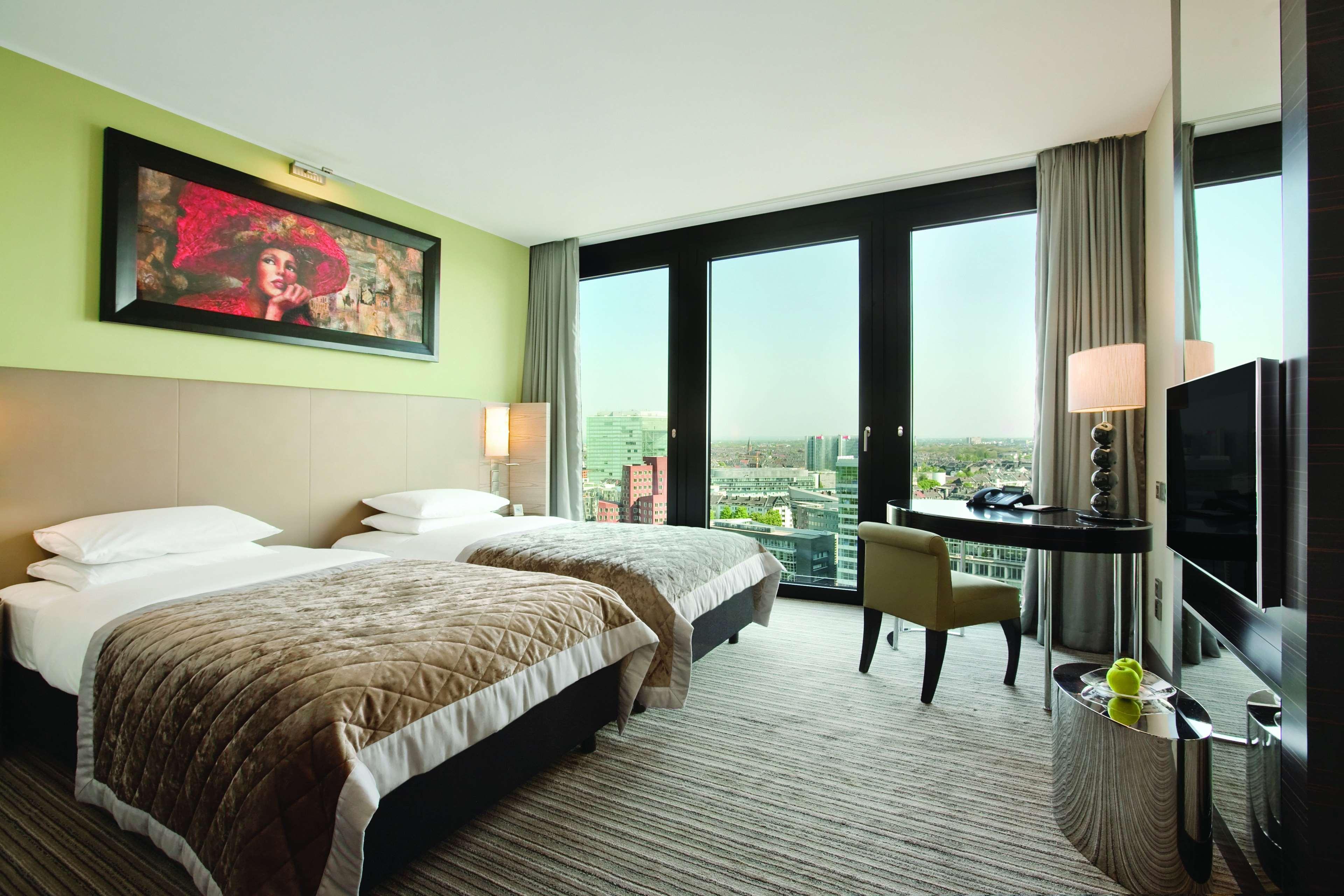Hyatt Regency Dusseldorf Hotel Екстериор снимка A room at the hotel