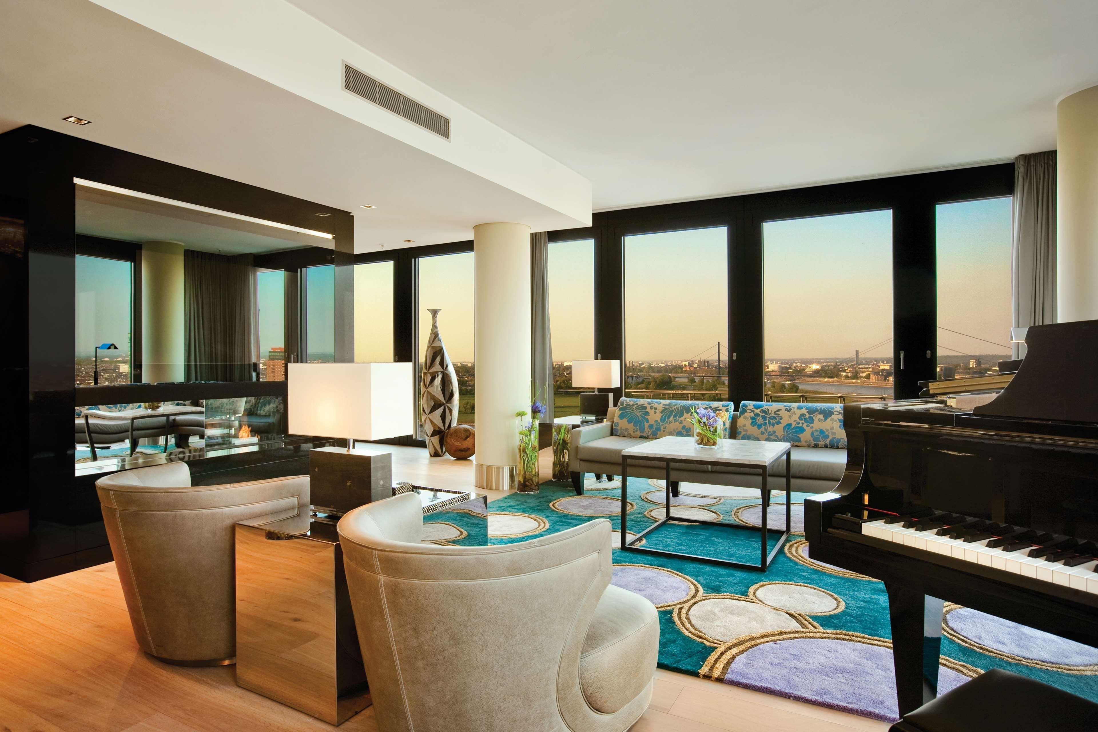 Hyatt Regency Dusseldorf Hotel Екстериор снимка A living room at the Ritz-Carlton, Dubai
