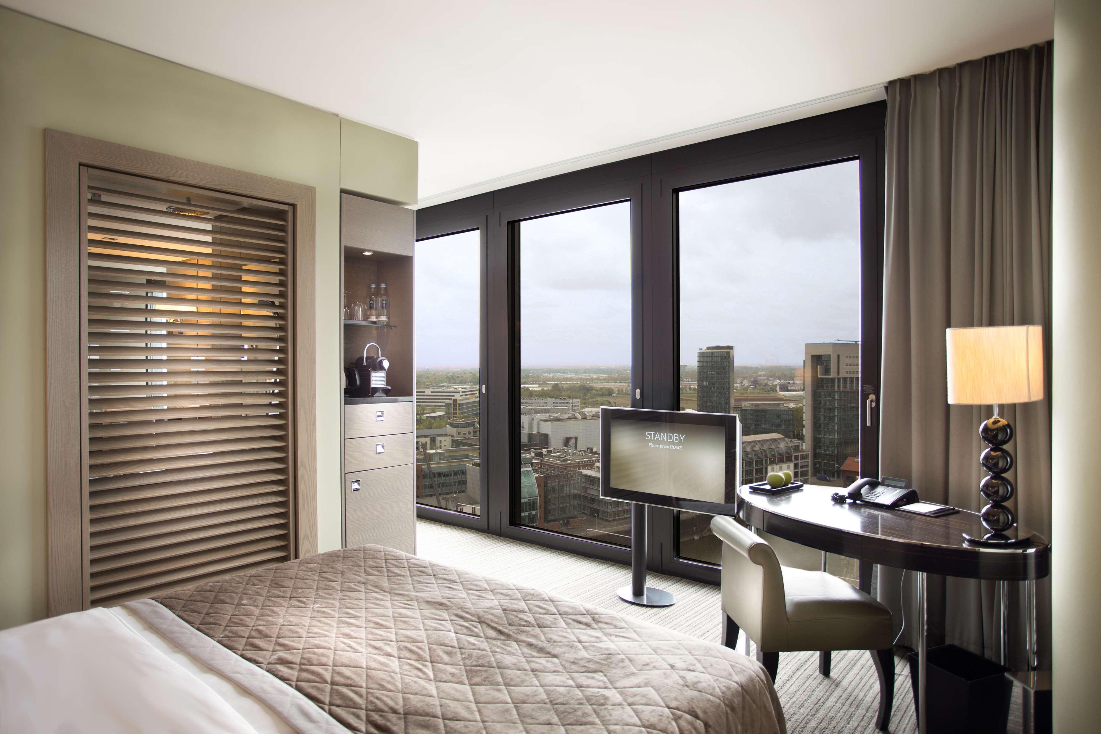Hyatt Regency Dusseldorf Hotel Екстериор снимка A room at the InterContinental London The O2