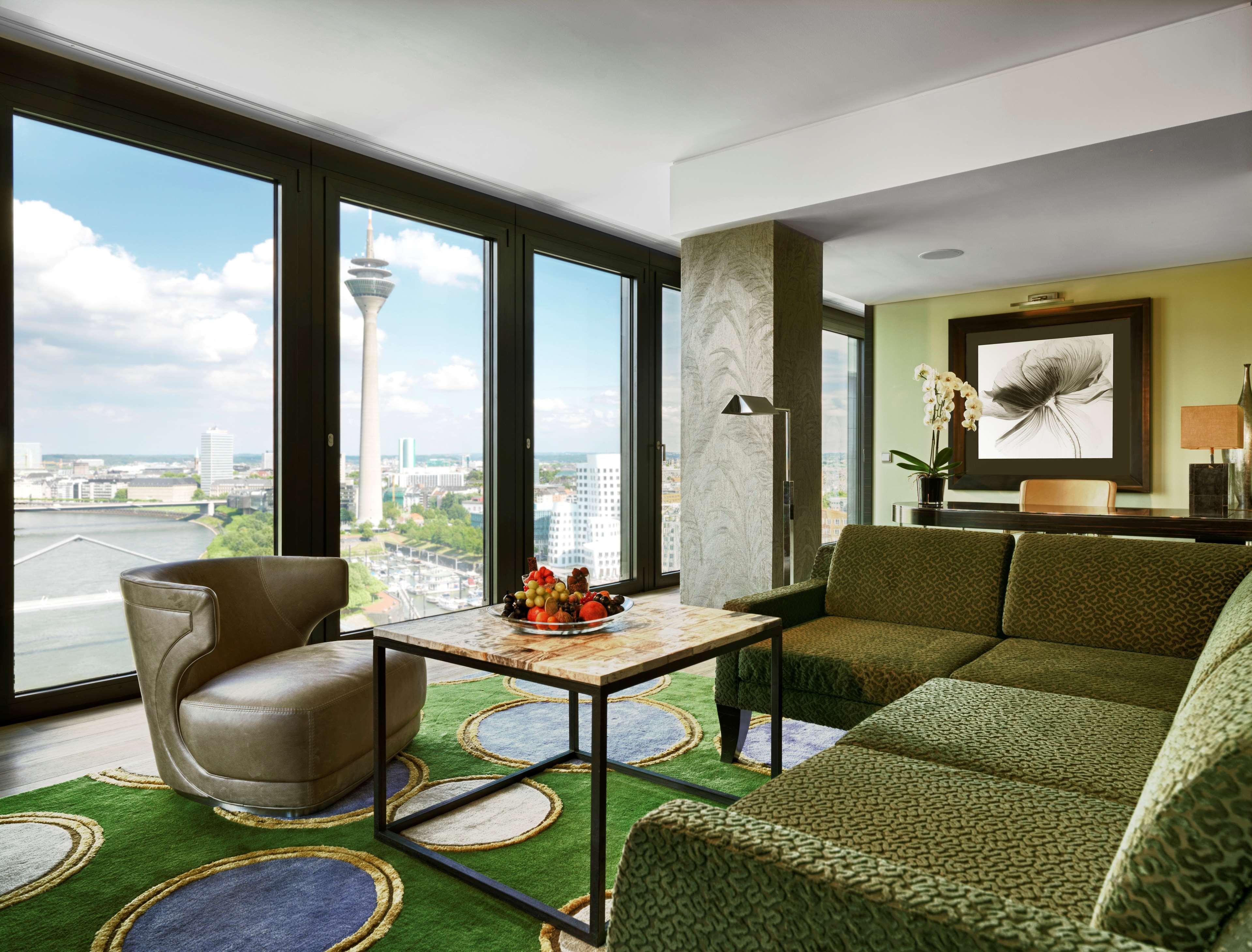 Hyatt Regency Dusseldorf Hotel Екстериор снимка A suite at the MGM Grand Hotel