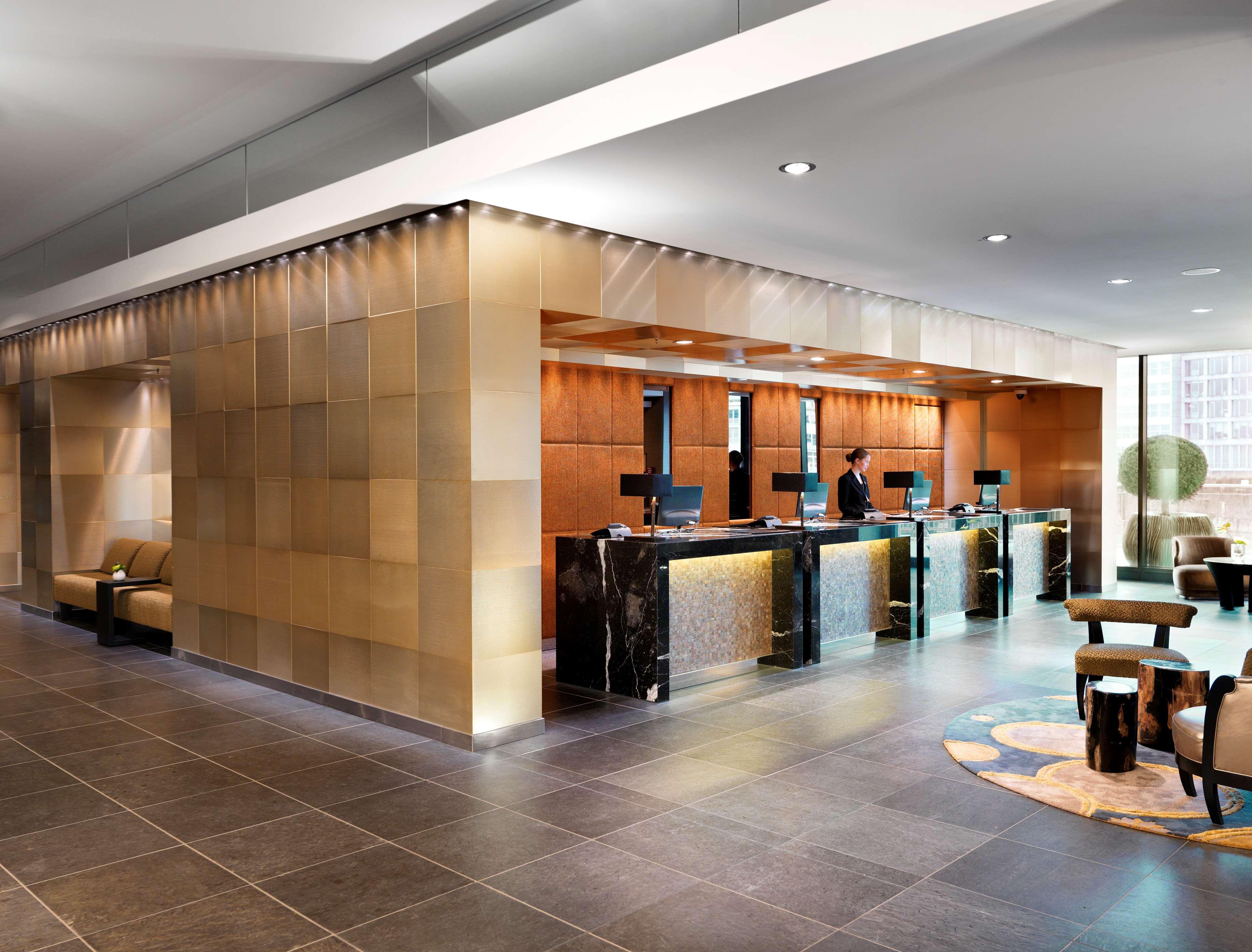 Hyatt Regency Dusseldorf Hotel Екстериор снимка The lounge at the airport