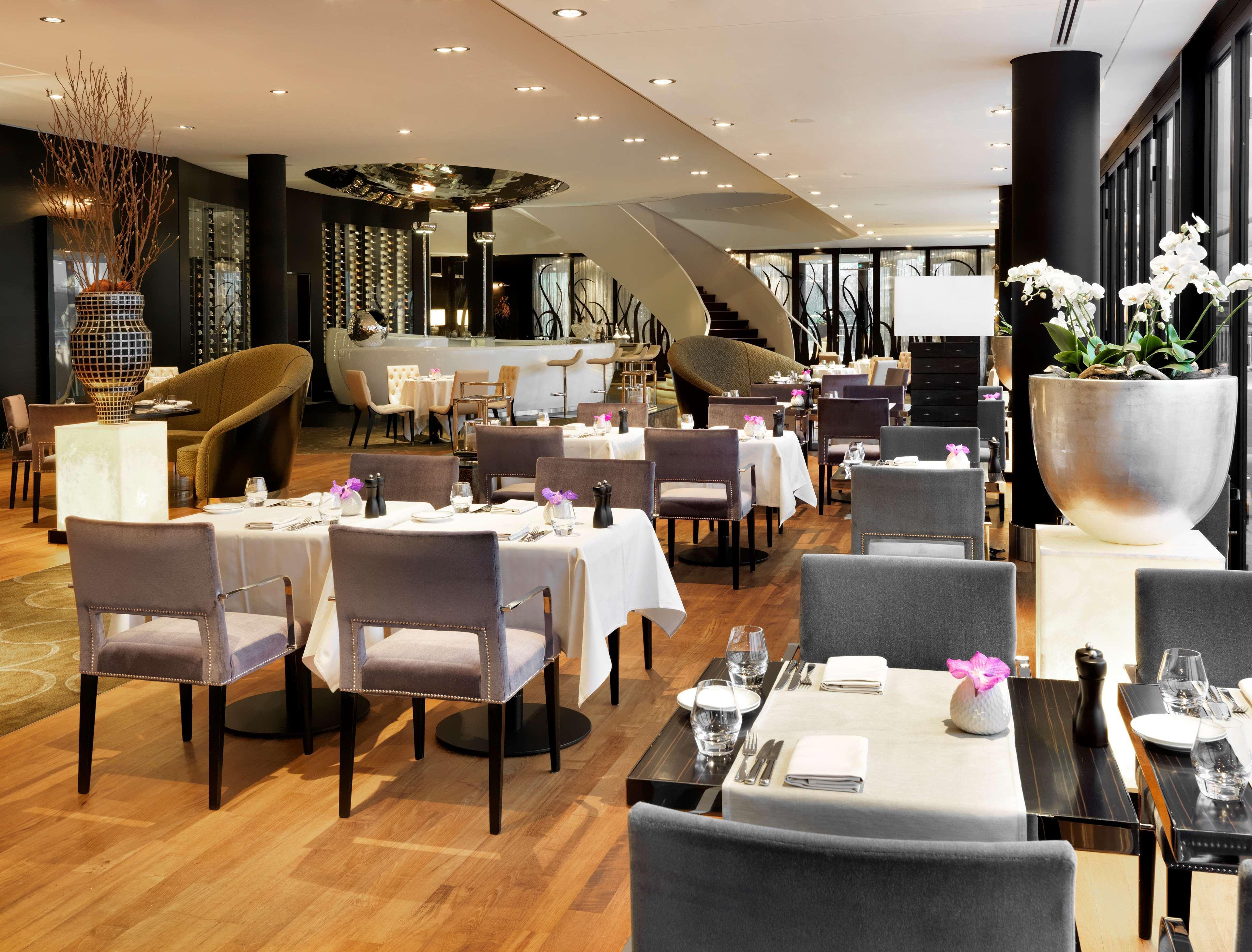 Hyatt Regency Dusseldorf Hotel Екстериор снимка Restaurant "1707"