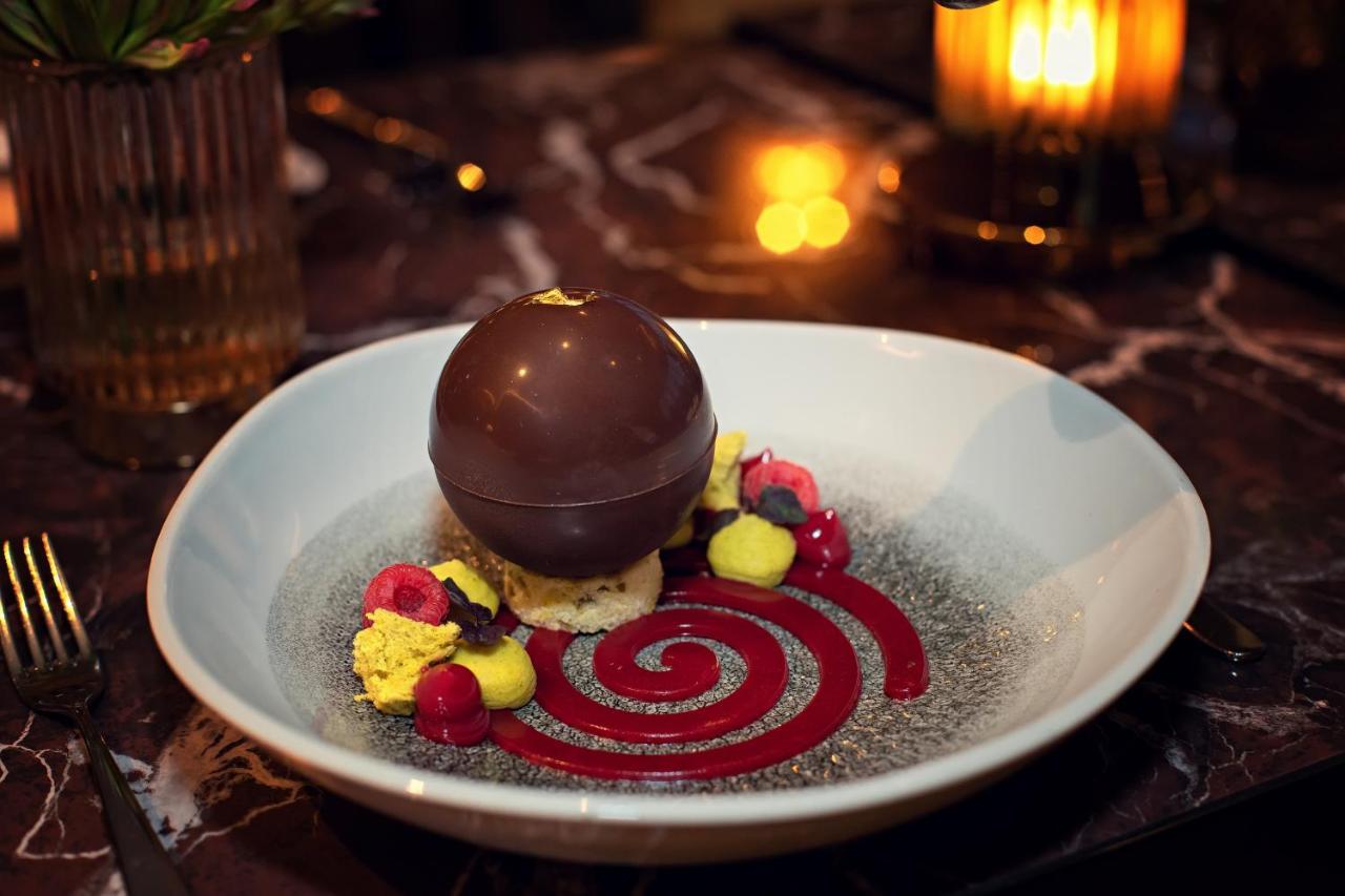 Hyatt Regency Dusseldorf Hotel Екстериор снимка A chocolate bombe
