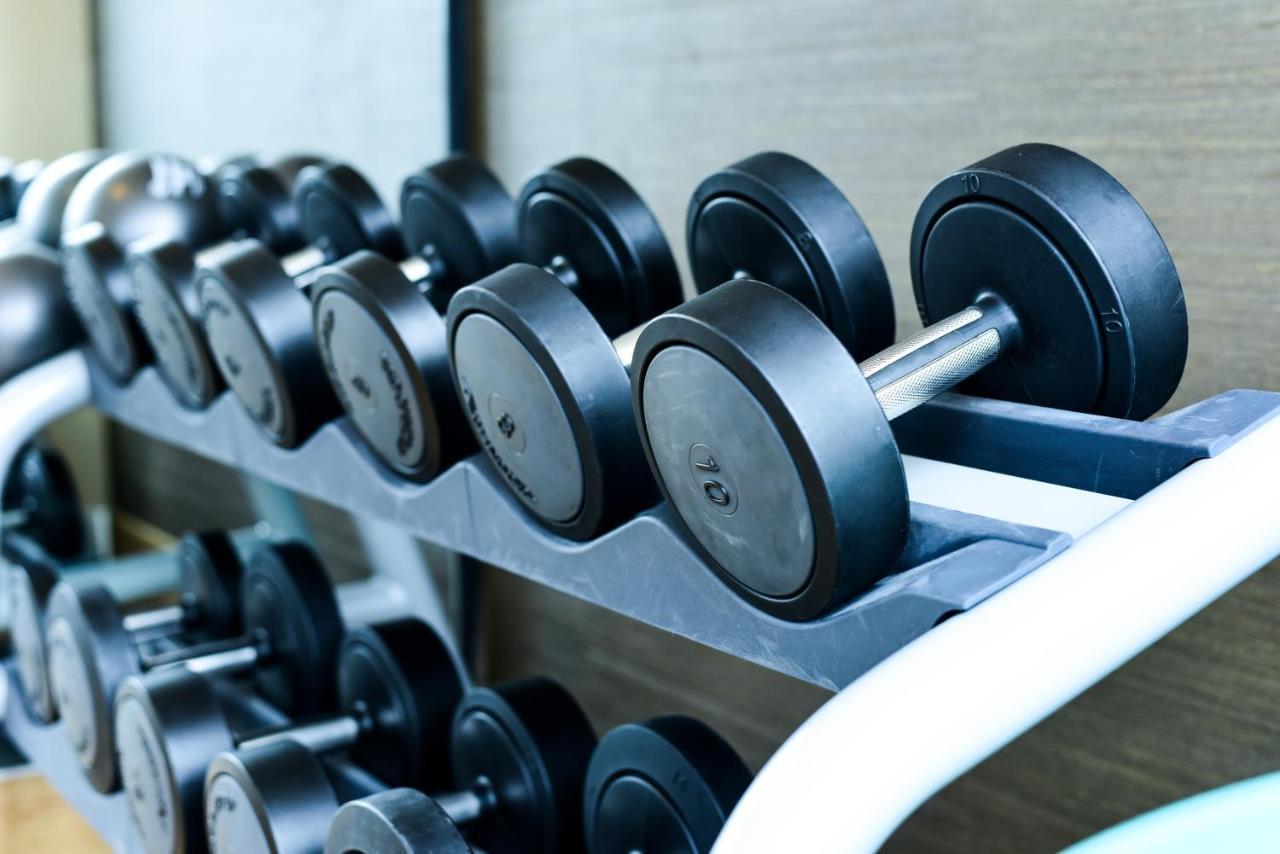 Hyatt Regency Dusseldorf Hotel Екстериор снимка Dumbbells on a rack
