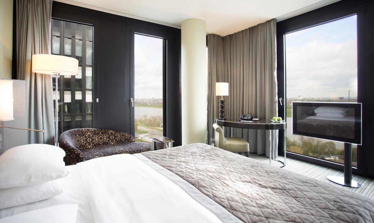 Hyatt Regency Dusseldorf Hotel Екстериор снимка A room at the hotel