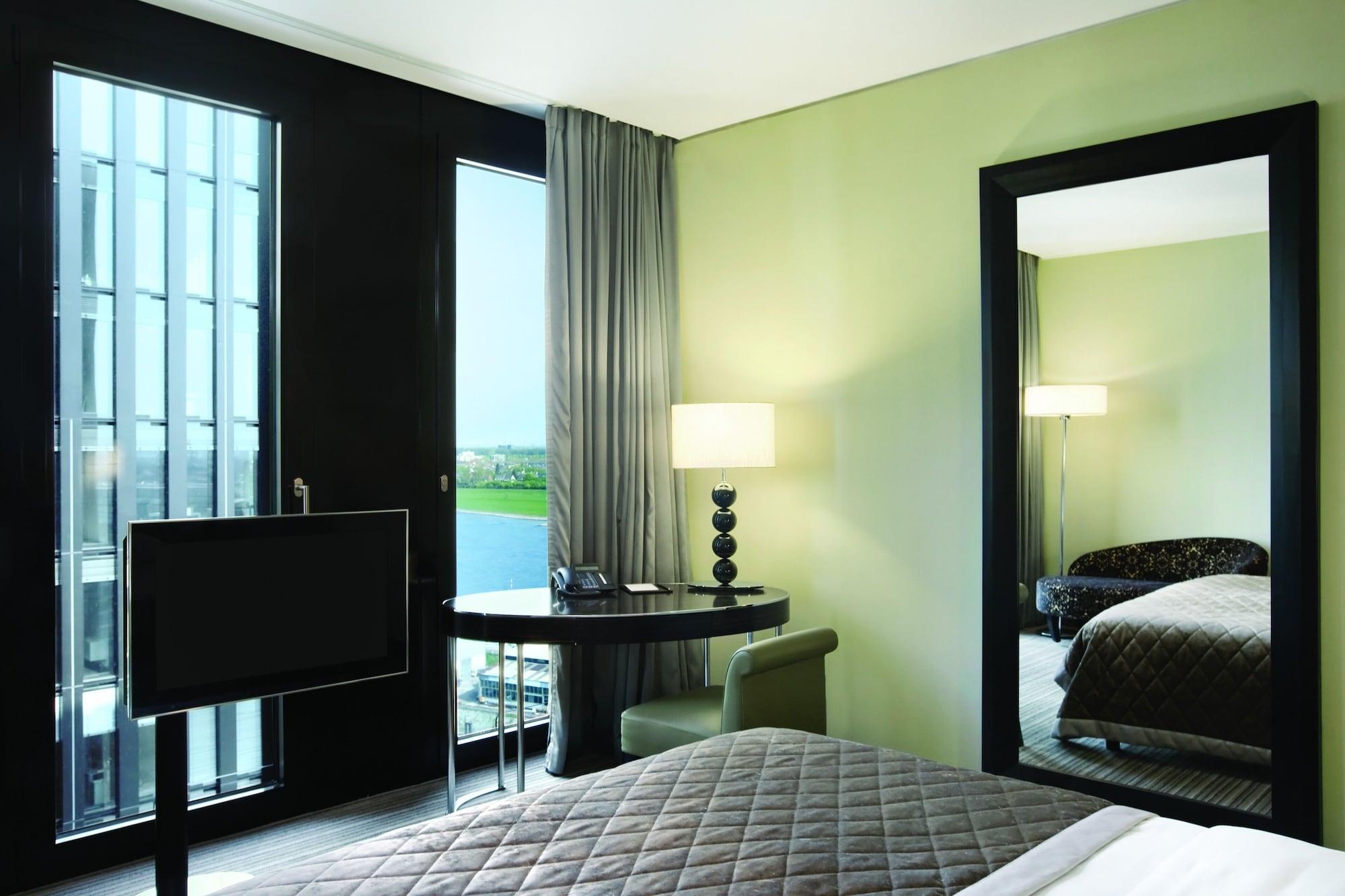 Hyatt Regency Dusseldorf Hotel Екстериор снимка A room at the hotel
