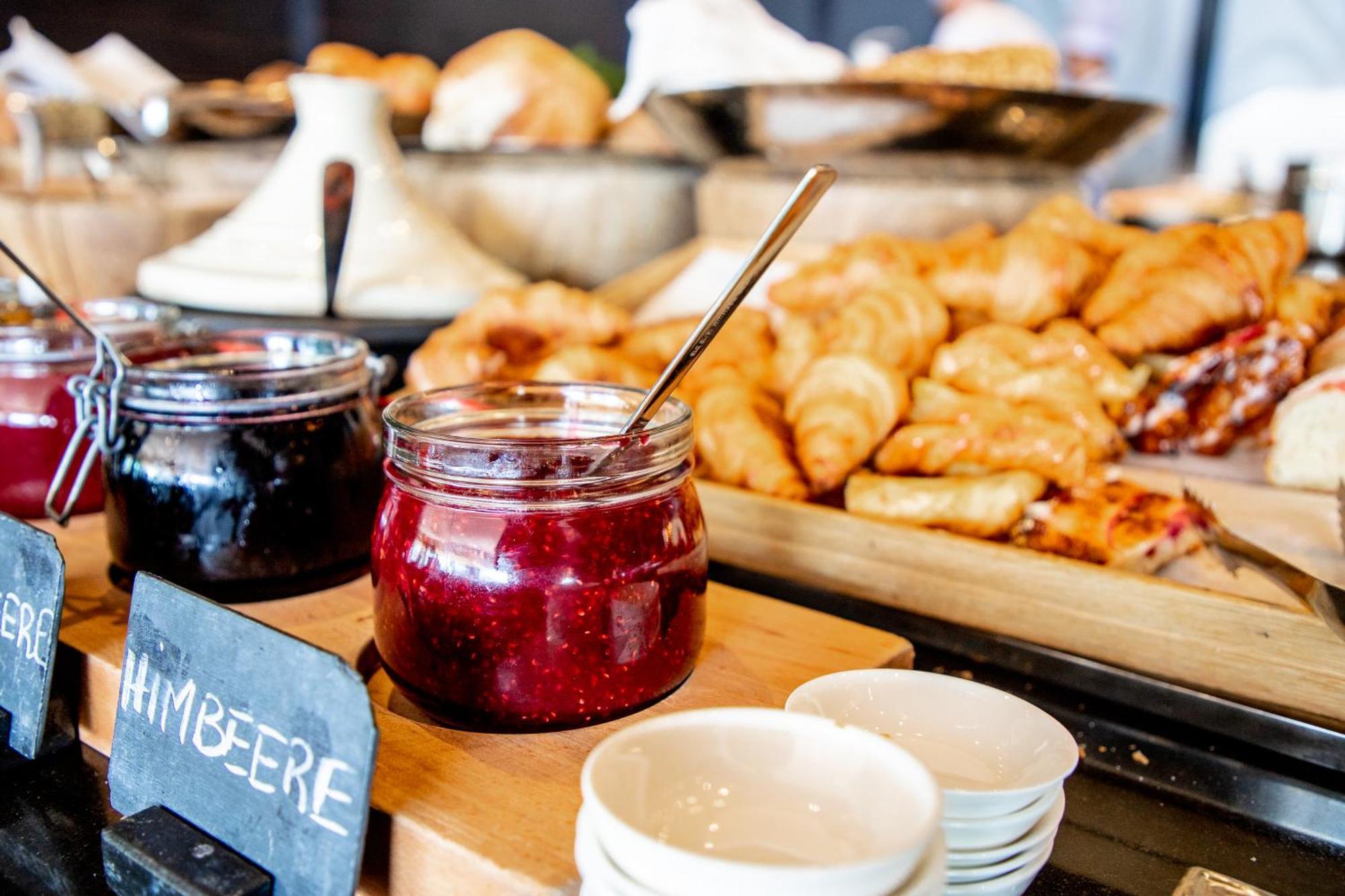 Hyatt Regency Dusseldorf Hotel Екстериор снимка A jar of fig jam