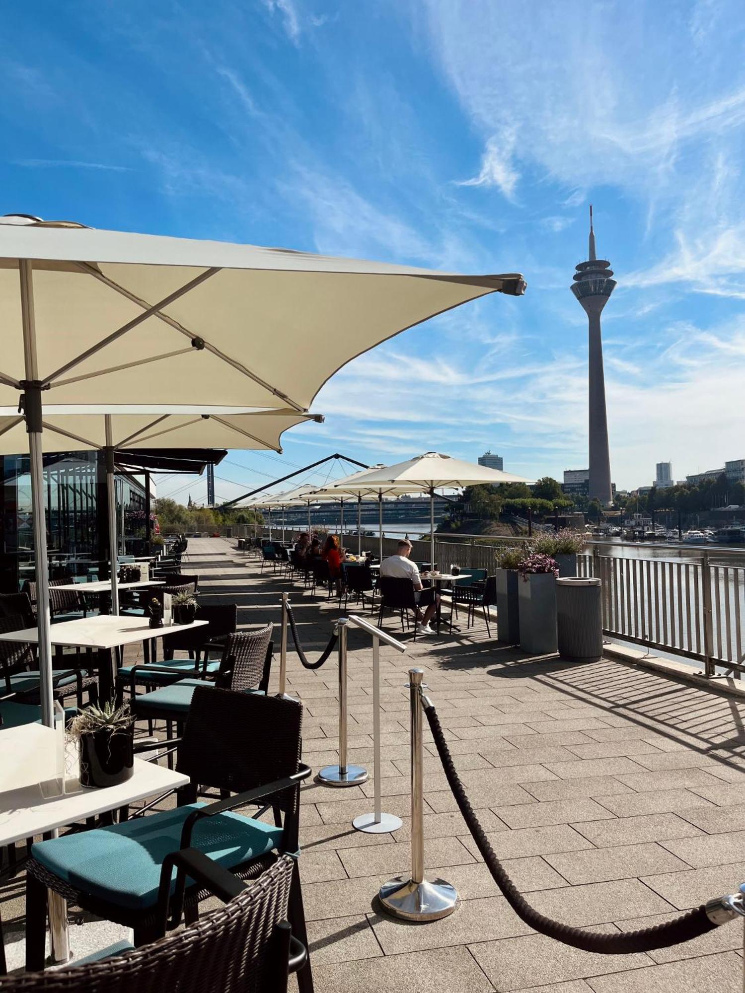 Hyatt Regency Dusseldorf Hotel Екстериор снимка Restaurant on the Rhine
